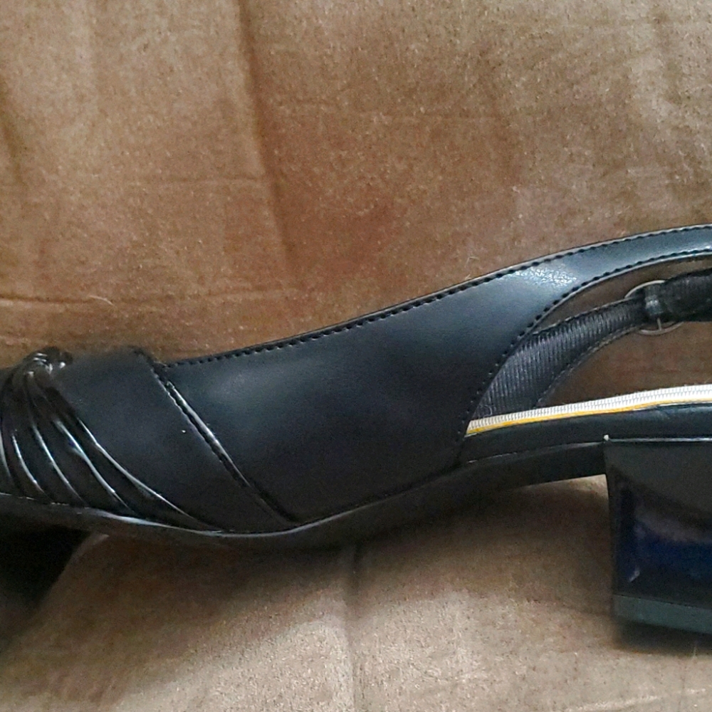 Easy Street Sling Back Pump Womens 7M  Black Heels